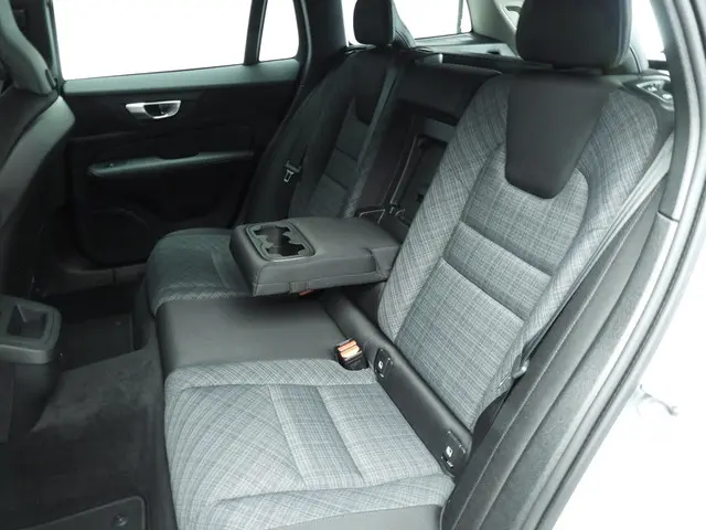 Volvo V60 2.0 B3 Essential Edition 2024 Benzine 8