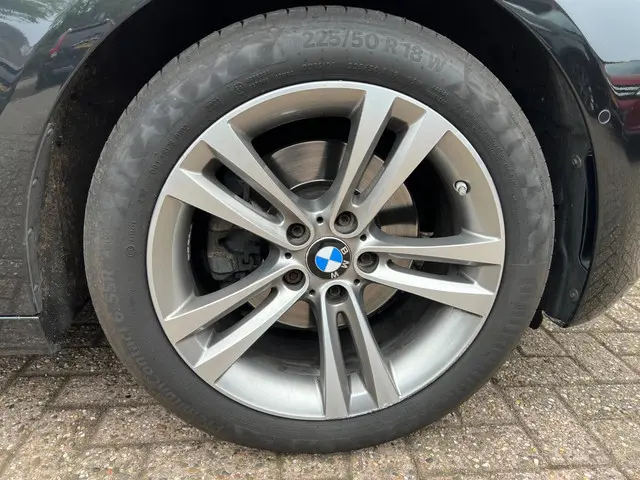 BMW 3 Serie GT 330i High Executive 2019 Benzine 34