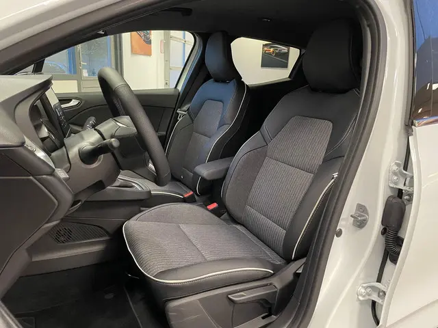 Mitsubishi Colt 1.6 HEV Intense+ 2025 Hybride Benzine 27