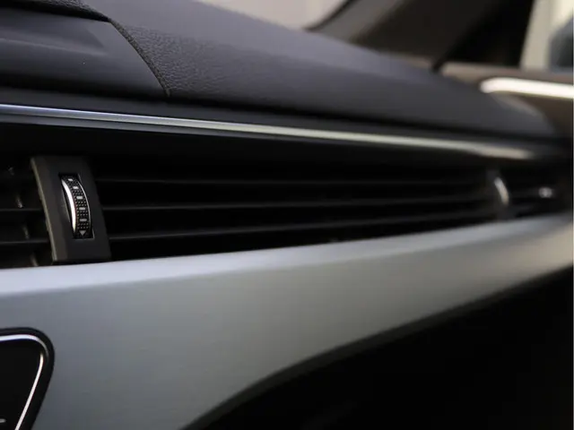 Audi A4 Avant 1.4 TFSI S line 2018 Benzine 52