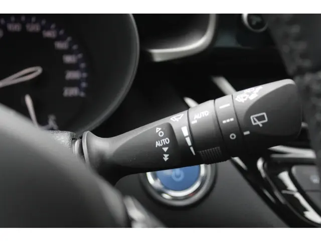 Toyota C-HR 1.8 Hybrid Dynamic 2023 Hybride Benzine 23