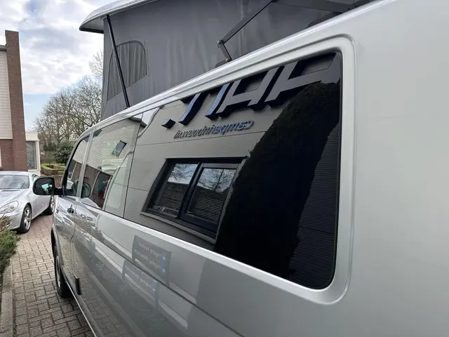 Volkswagen Transporter Kombi 2.0 TDI L2H2 2018 Diesel 19