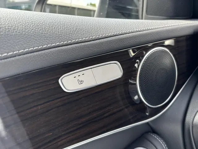 Mercedes-Benz GLC 300e 4MATIC 2022 Hybride Benzine 33