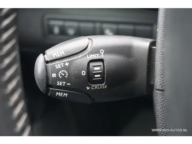 Peugeot 308 SW 1.2 e-THP Première 2014 Benzine 19