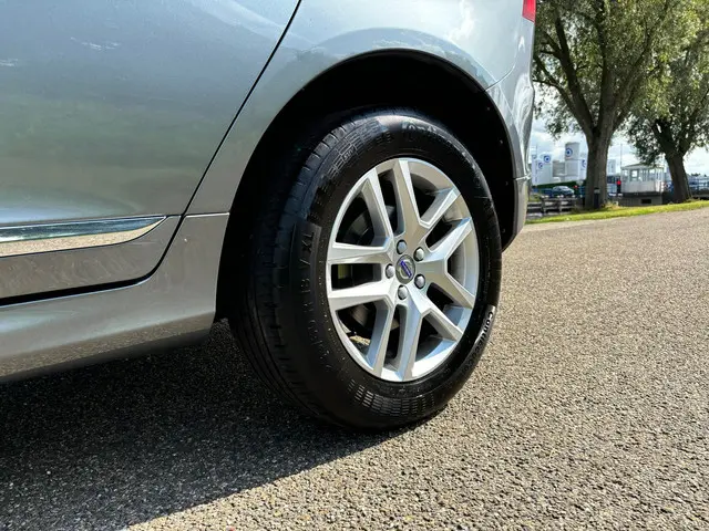 Volvo XC60 2.0 D4 FWD Polar+ | Harman/Kardon 2017 Diesel 16