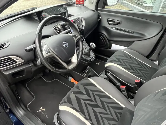 Lancia Ypsilon 0.9 TwinAir Gold 2016 Benzine 12