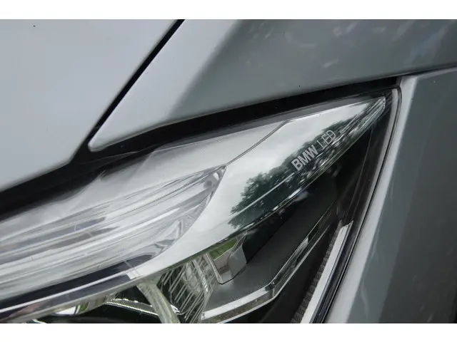 BMW 3 Serie Touring 320i 2017 Benzine 51