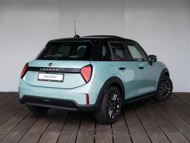 MINI 5-Deurs Cooper C 2025 Benzine 2