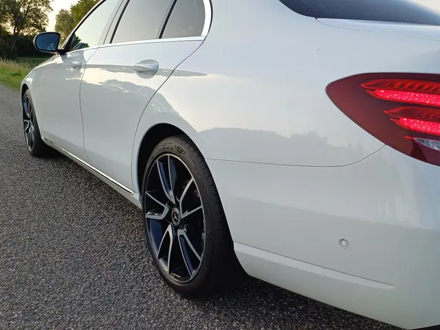 Mercedes-Benz E-Klasse 200 Premium 2017 Benzine 17