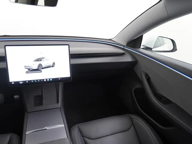 Tesla Model 3 RWD 60 kWh 2024 Elektrisch 28