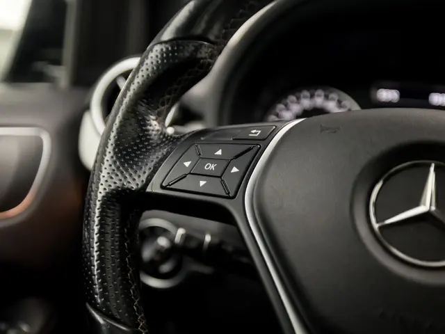 Mercedes-Benz B-Klasse 200 AMG Sport 2013 Benzine 22