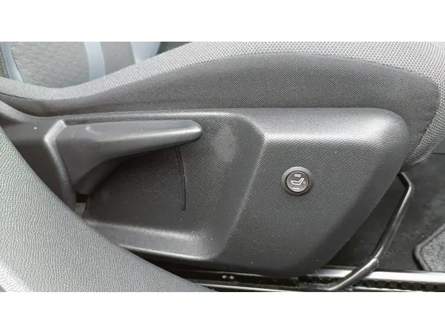 Peugeot 2008 1.2 PureTech Allure 2020 Benzine 45