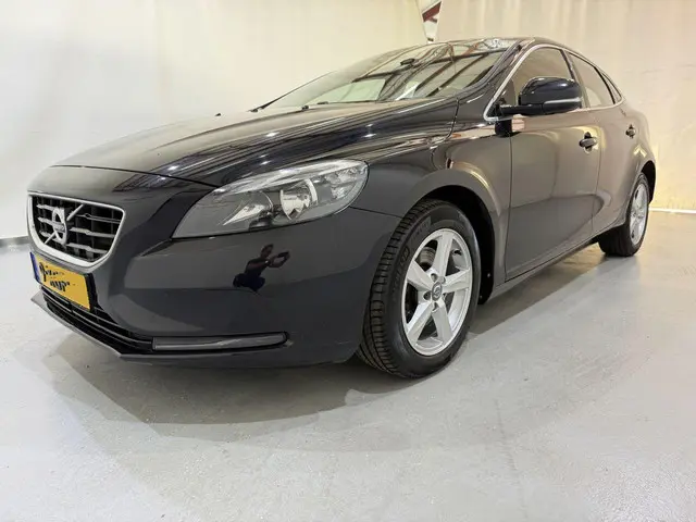 Volvo V40 3