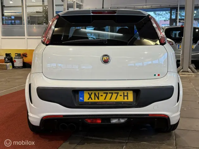 Fiat Punto Evo 1.4 Abarth in super staat 2013 Benzine 17