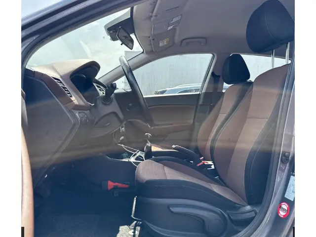 Hyundai i20 1.2 HP i-Motion 2015 Benzine 4
