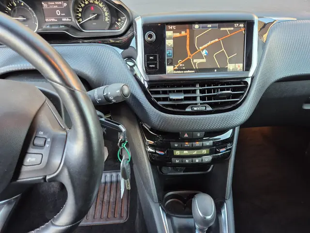 Peugeot 208 1.2 PureTech Allure 2016 Benzine 12