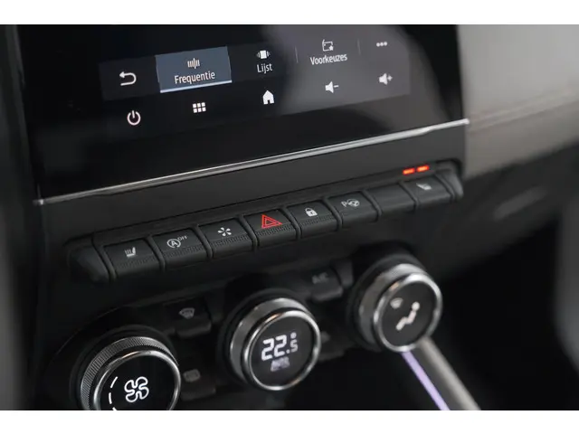 Renault Clio TCe 130 EDC Initiale Paris 2020 Benzine 52