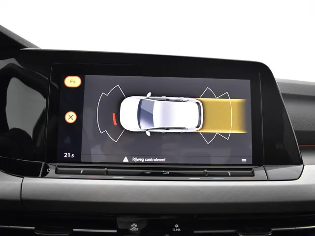 Volkswagen Golf 1.0 Tsi 110pk Life 2023 Benzine 8