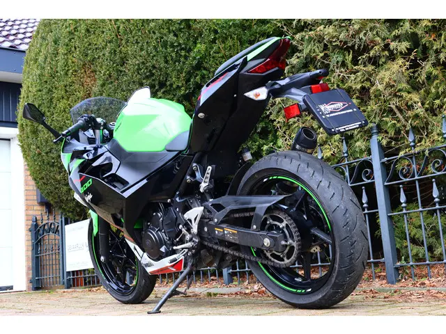 Kawasaki Ninja 400 KRT A2 CODE 80 2023 Benzine 6