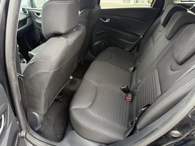 Renault Clio Estate 0.9 TCe Limited 2017 Benzine 9