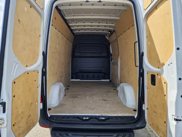 Mercedes-Benz Sprinter 211 1.9 CDI L2 H2 2022 Diesel 6