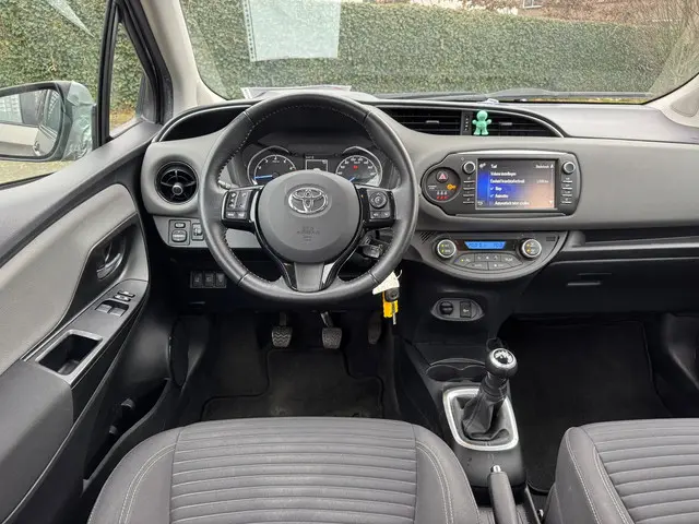 Toyota Yaris 1.0 VVT-i Aspiration 2017 Benzine 4