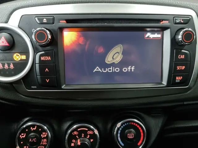 Toyota Yaris 1.3 VVT-i Style / Trekhaak / Airco 2013 Benzine 36
