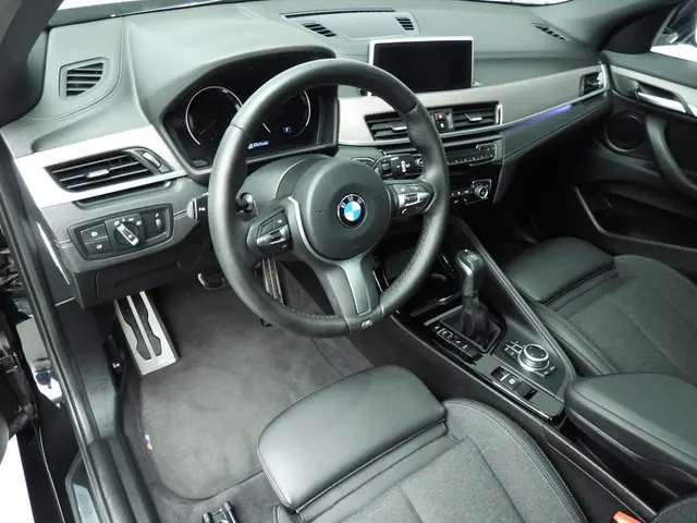 BMW X2 xDrive25e 2021 Hybride Benzine 6
