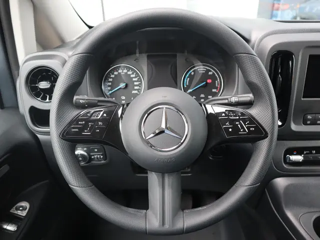 Mercedes-Benz eVito eVito Lang 66 kWh 2024 Elektrisch 7