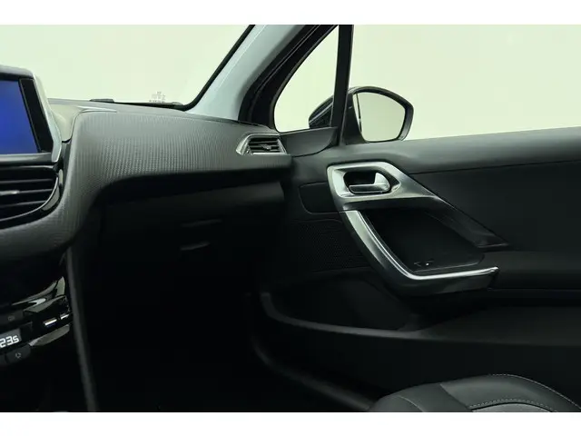 Peugeot 2008 1.2 PureTech Allure 2019 Benzine 24