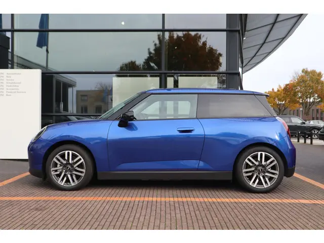 MINI Cooper Cabrio E 2025 Benzine 3