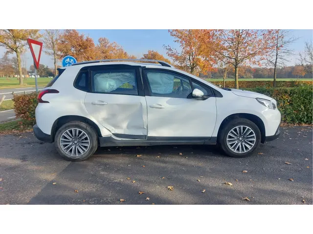 Peugeot 2008 1.2 PureTech Blue Lion 2018 Benzine 14