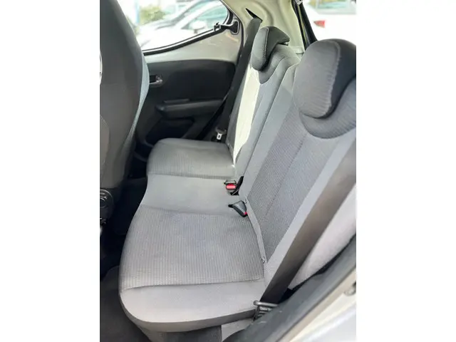 Toyota Aygo 1.0 VVT-i x-play, AUTOMAAT 2021 Benzine 14