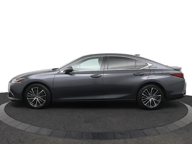 Lexus ES 300h Business Line 2023 Hybride Benzine 3