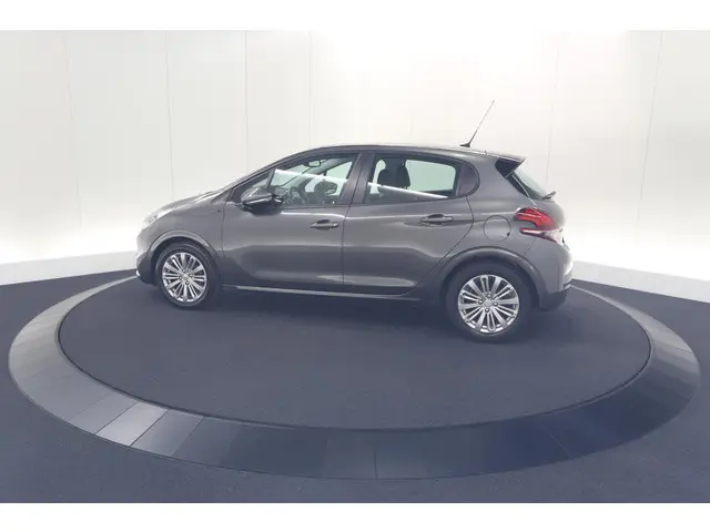 Peugeot 208 PureTech 82 Signature 2018 Benzine 63