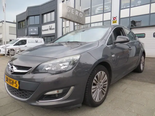 Opel Astra 1.4 Turbo Cosmo sedan 2012 Benzine