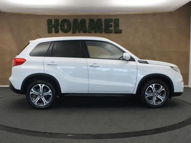 Suzuki Vitara 1.6 High Executive 2015 Benzine 11