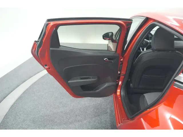 Renault Clio TCe 90 GPF techno 2024 Benzine 72