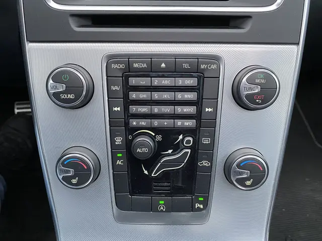 Volvo V60 1.6 T3 R-Design 2013 Benzine 21