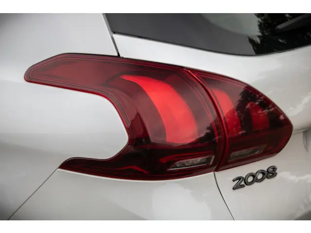 Peugeot 2008 1.2 PureTech Active 2019 Benzine 19