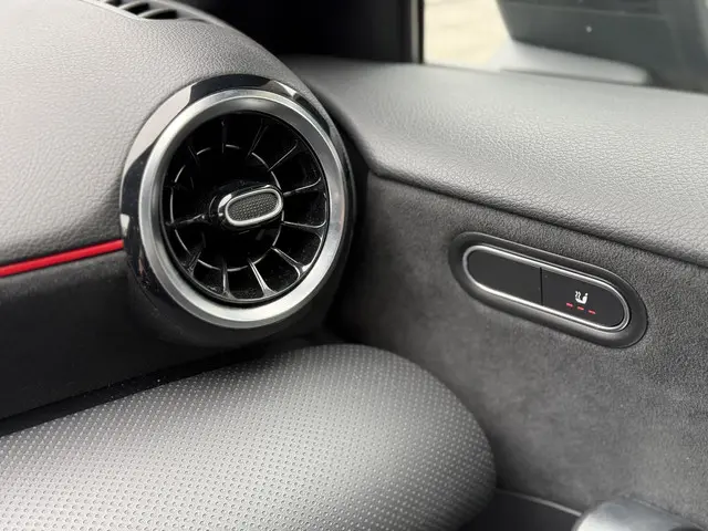 Mercedes-Benz A-Klasse 200 Aut. AMG Sport 2020 Benzine 29