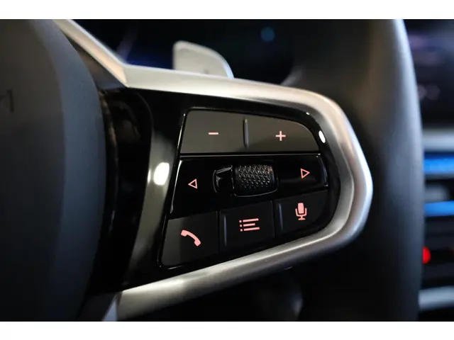 BMW 3 Serie Touring 320i 2025 Benzine 24