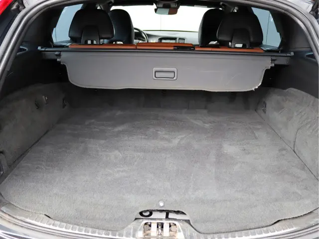 Volvo V60 2.4 D6 AWD Plug-In Hybrid 2015 Hybride Diesel 67