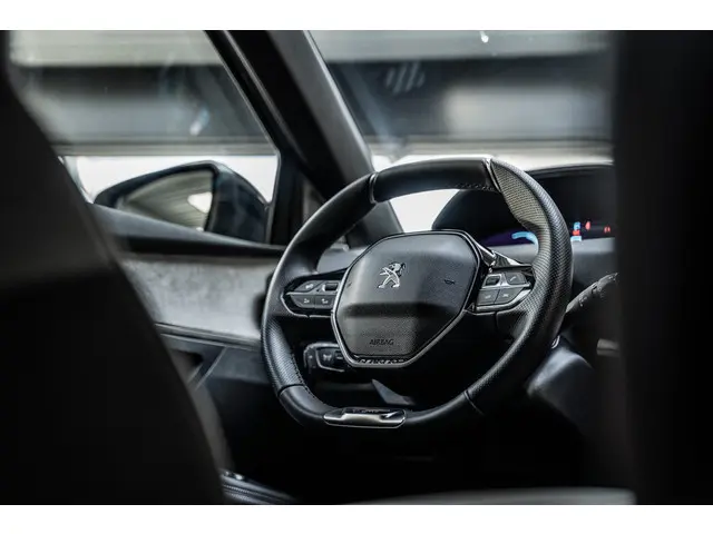 Peugeot 3008 1.6 HYbrid 225 GT 2023 Hybride Benzine 19