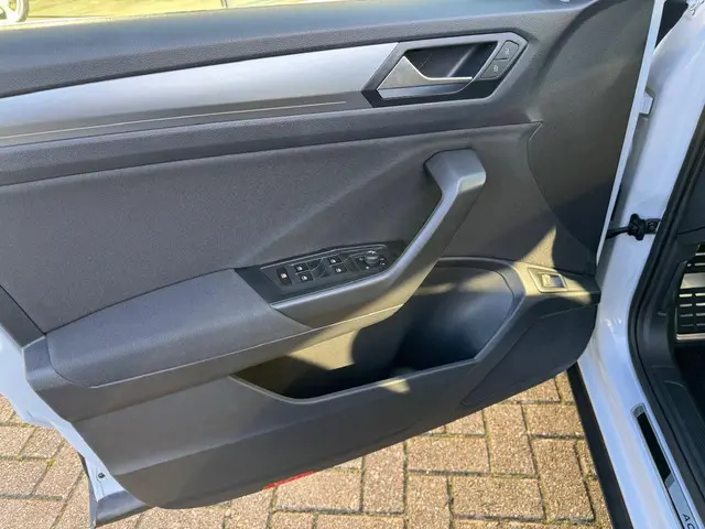 Volkswagen T-Roc 1.5 TSI Active 2021 Benzine 10