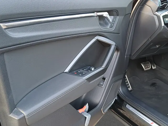 Audi Q3 35 TFSI S edition 2021 Hybride Benzine 26