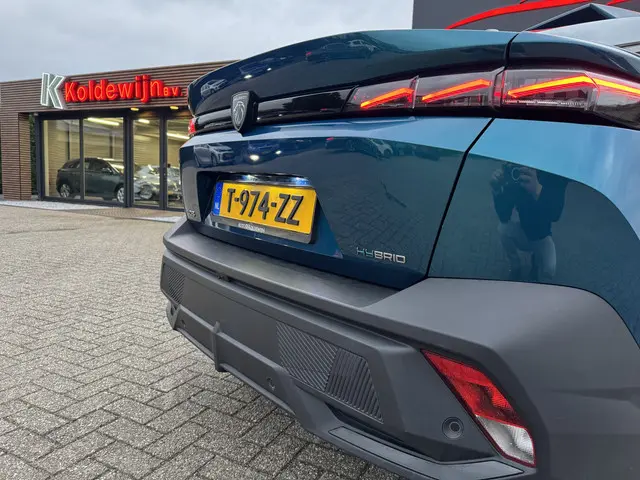 Peugeot 408 GT HYbrid 225 EAT8 2023 Hybride Benzine 9