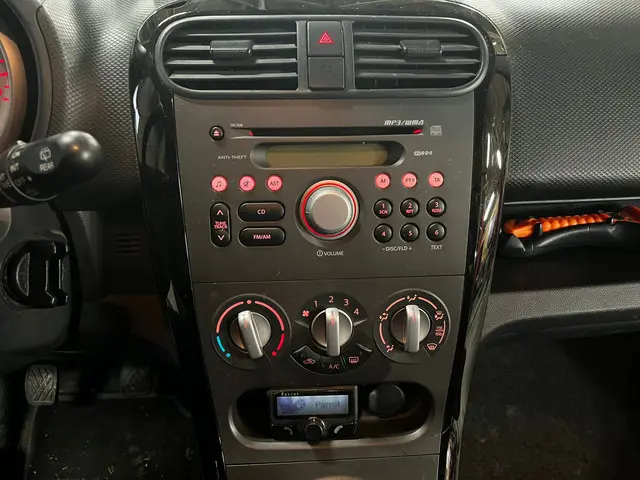 Suzuki Splash 1.0 VVT Exclusive EASSS 2013 Benzine 17