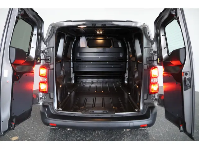 Peugeot Expert 2.0 BlueHDI 145 Standard 2023 Diesel 16