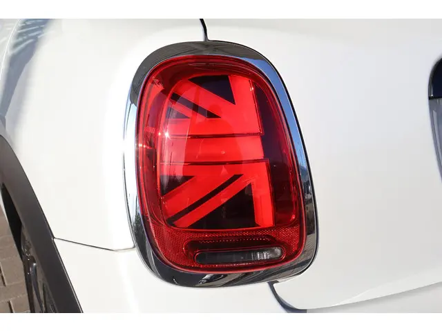 MINI 5-Deurs 1.5 Cooper Classic 2024 Benzine 21